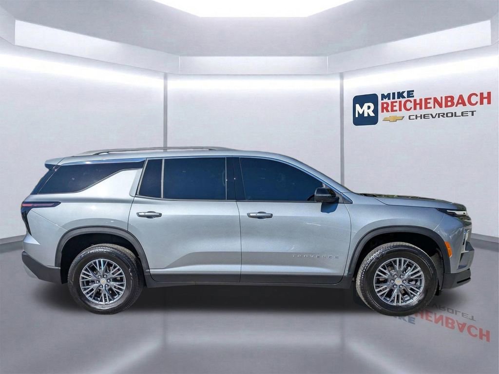 Used 2024 Chevrolet Traverse LT AWD/4WD image 3