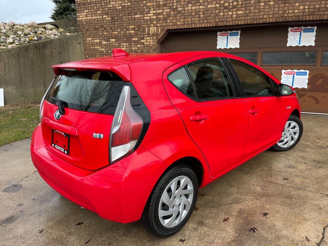 Used 2015 Toyota Prius C One image 8