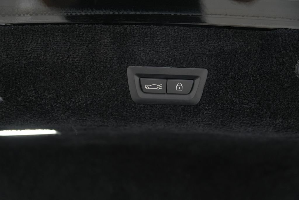 Used 2025 Rolls-Royce Phantom Sedan RWD image 48
