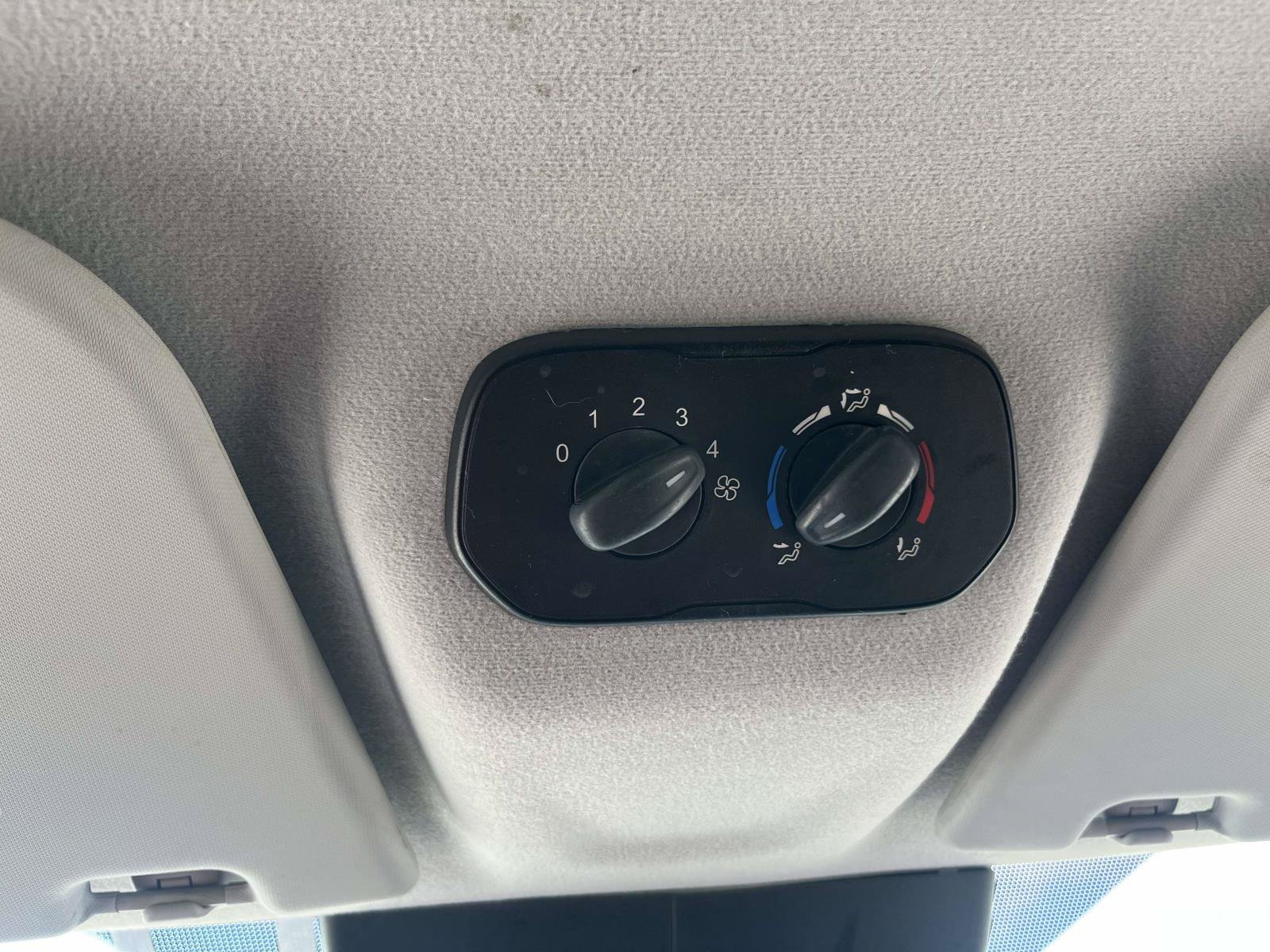 Used 2015 Ford Transit 150 XLT RWD image 27