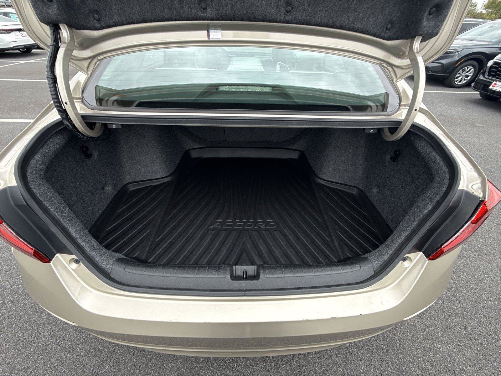 Certified 2018 Honda Accord EX image 18