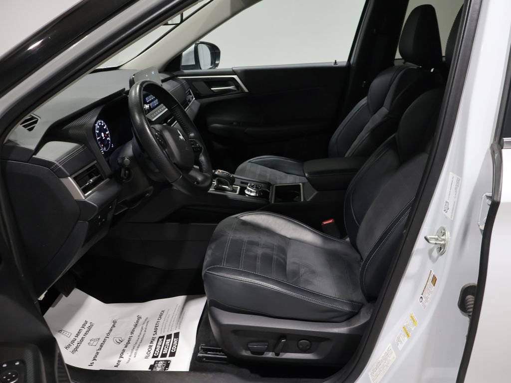 Used 2024 Mitsubishi Outlander SE image 10
