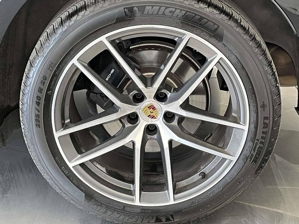 Certified 2025 Porsche Macan image 12