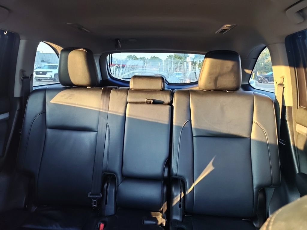 Used 2017 Toyota Highlander XLE AWD/4WD image 9