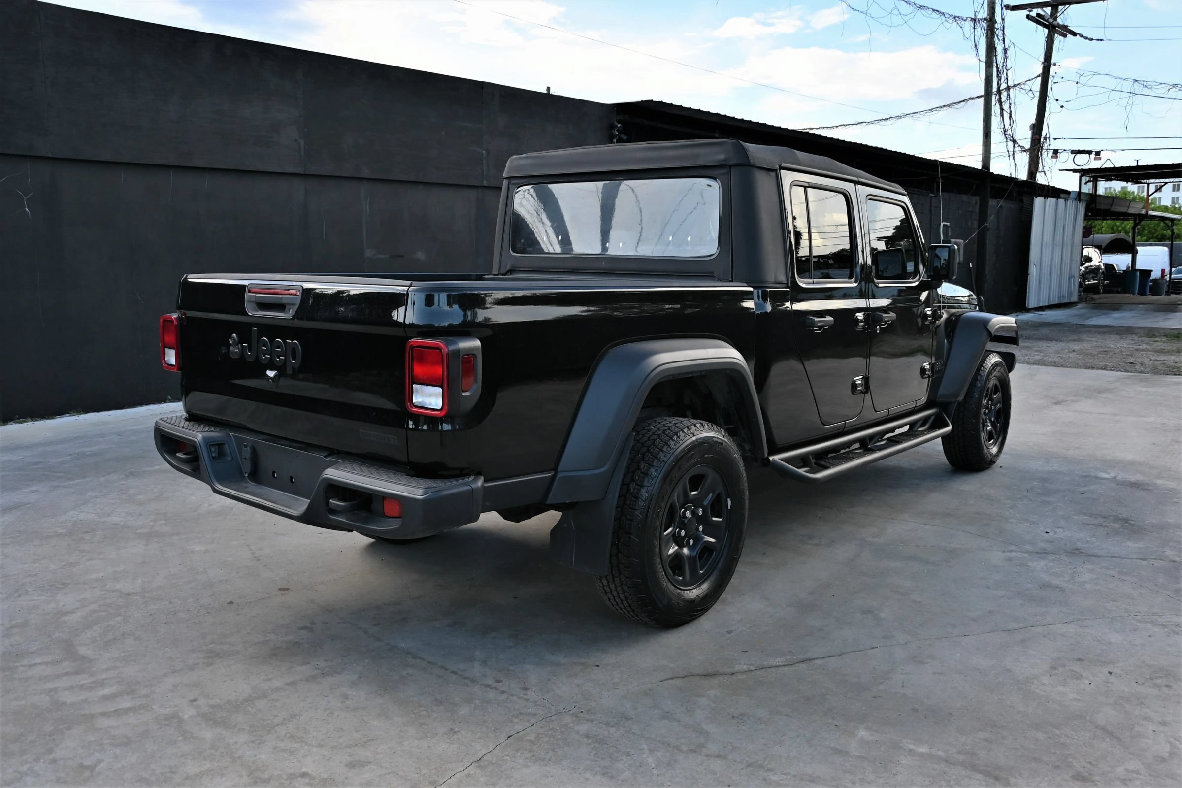 Used 2021 Jeep Gladiator Sport AWD/4WD image 5