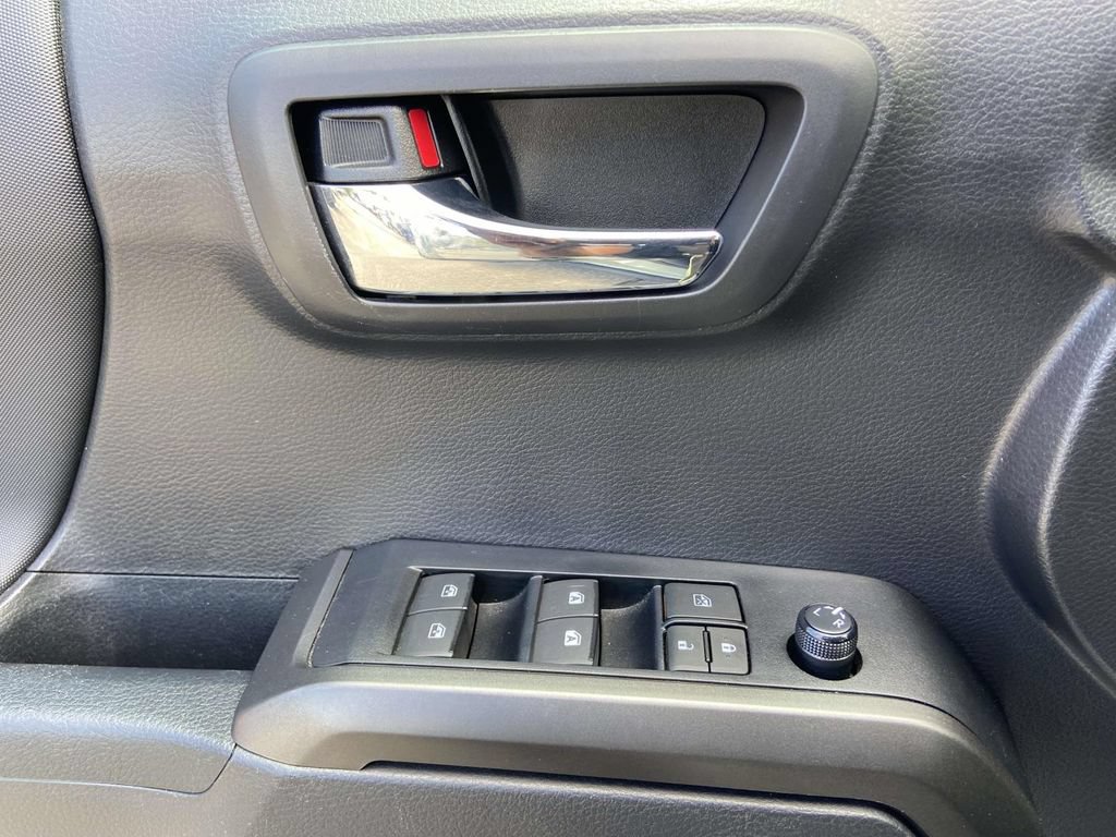 Used 2022 Toyota Tacoma TRD Sport w/ Technology Package RWD image 15