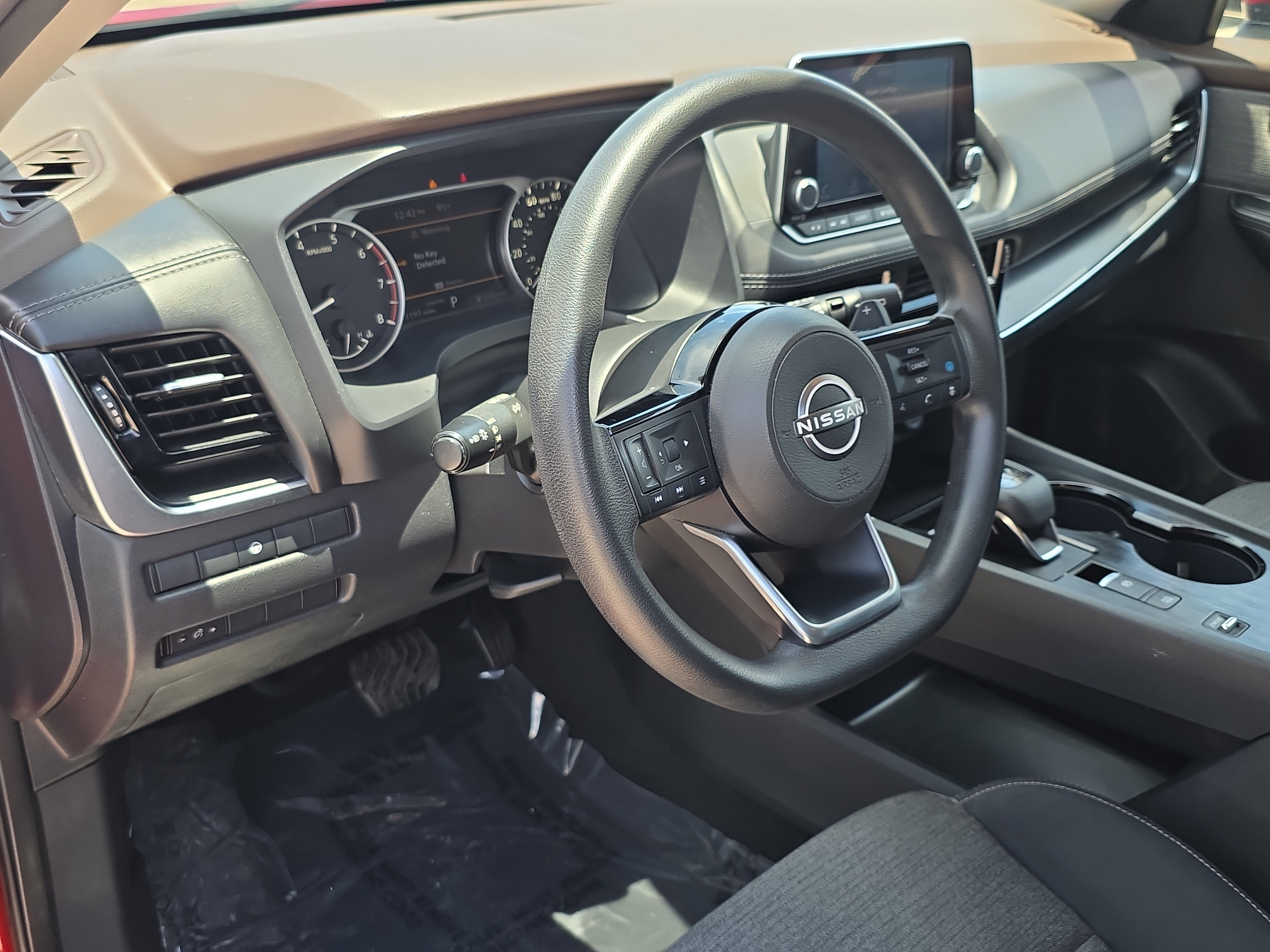 Used 2023 Nissan Rogue SV FWD image 23