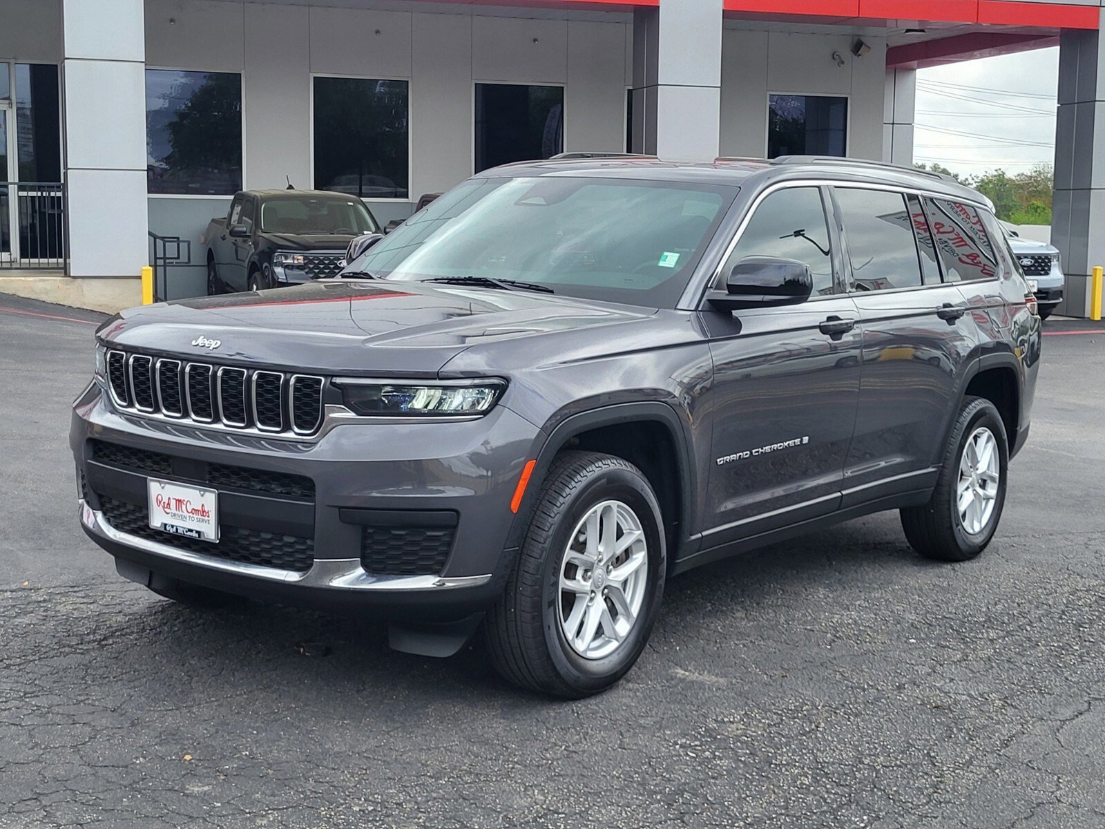 Used 2025 Jeep Grand Cherokee L Laredo w/ Luxury Tech Group I image 8