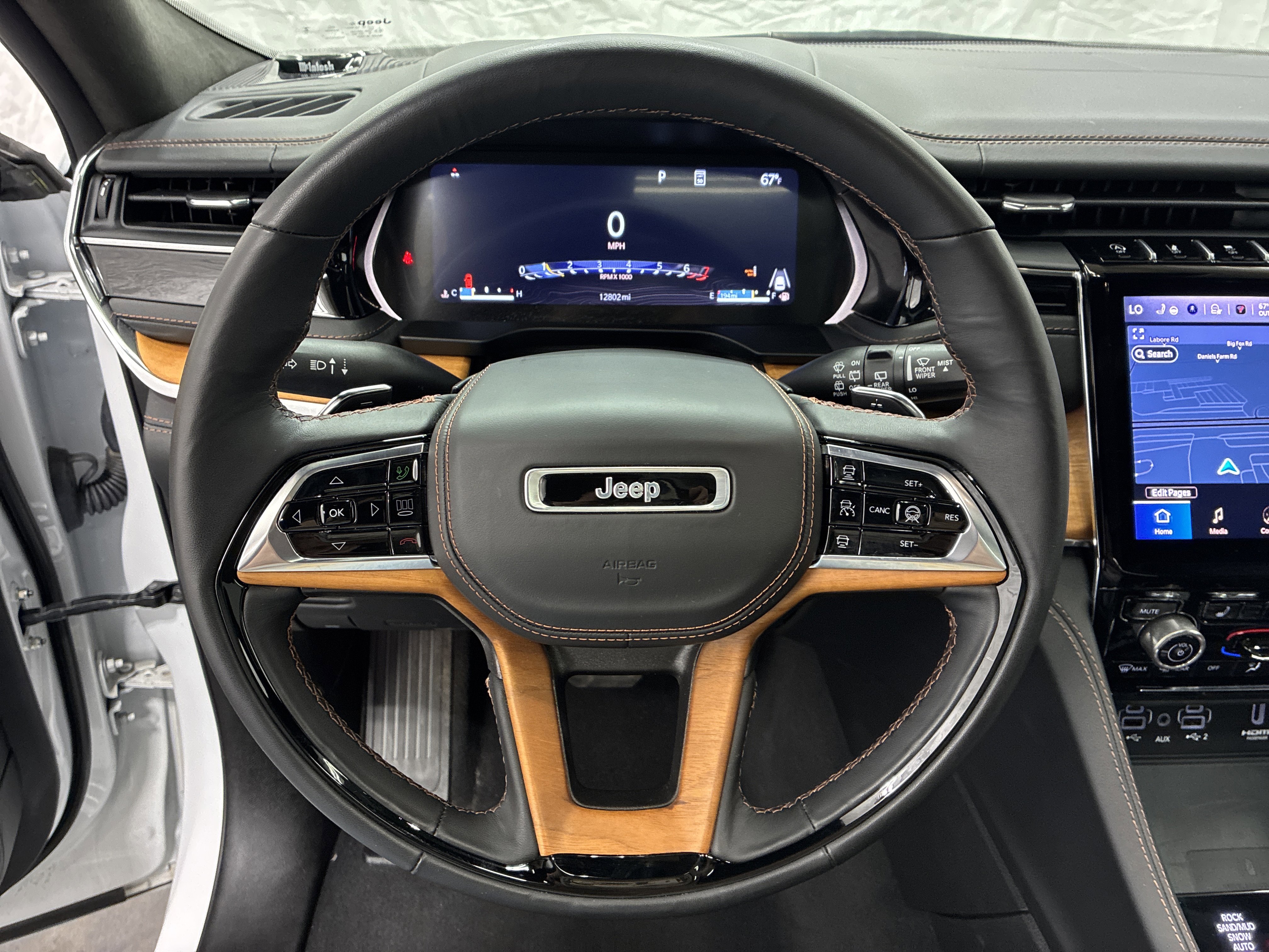 Certified 2024 Jeep Grand Cherokee Summit AWD/4WD image 23