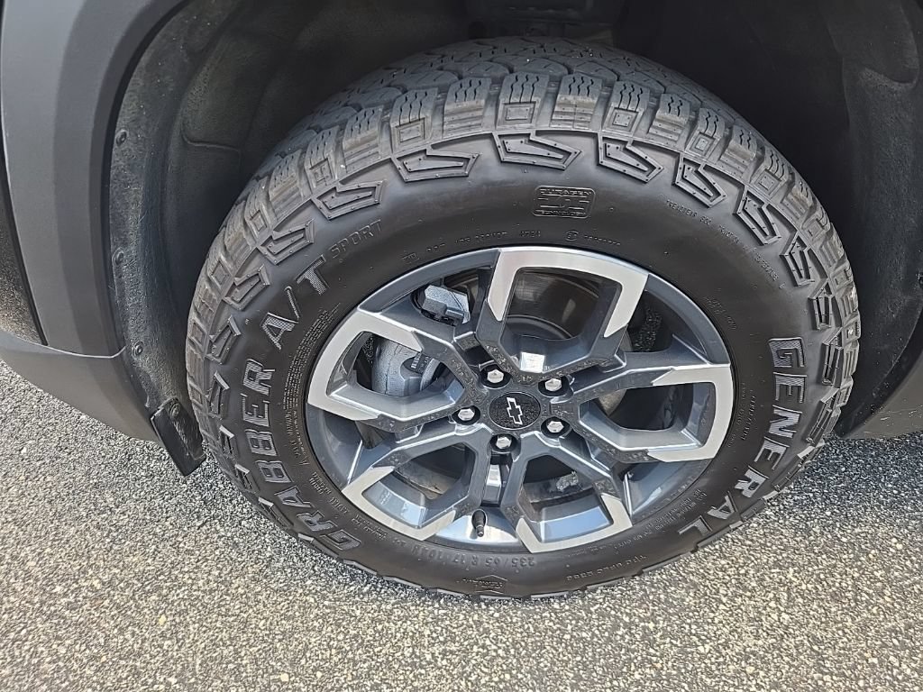 Used 2025 Chevrolet Equinox ACTIV w/ LPO, Floor Liner Package FWD image 17