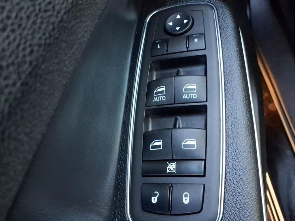Used 2023 Chrysler 300 Touring w/ Sport Appearance Package RWD image 16