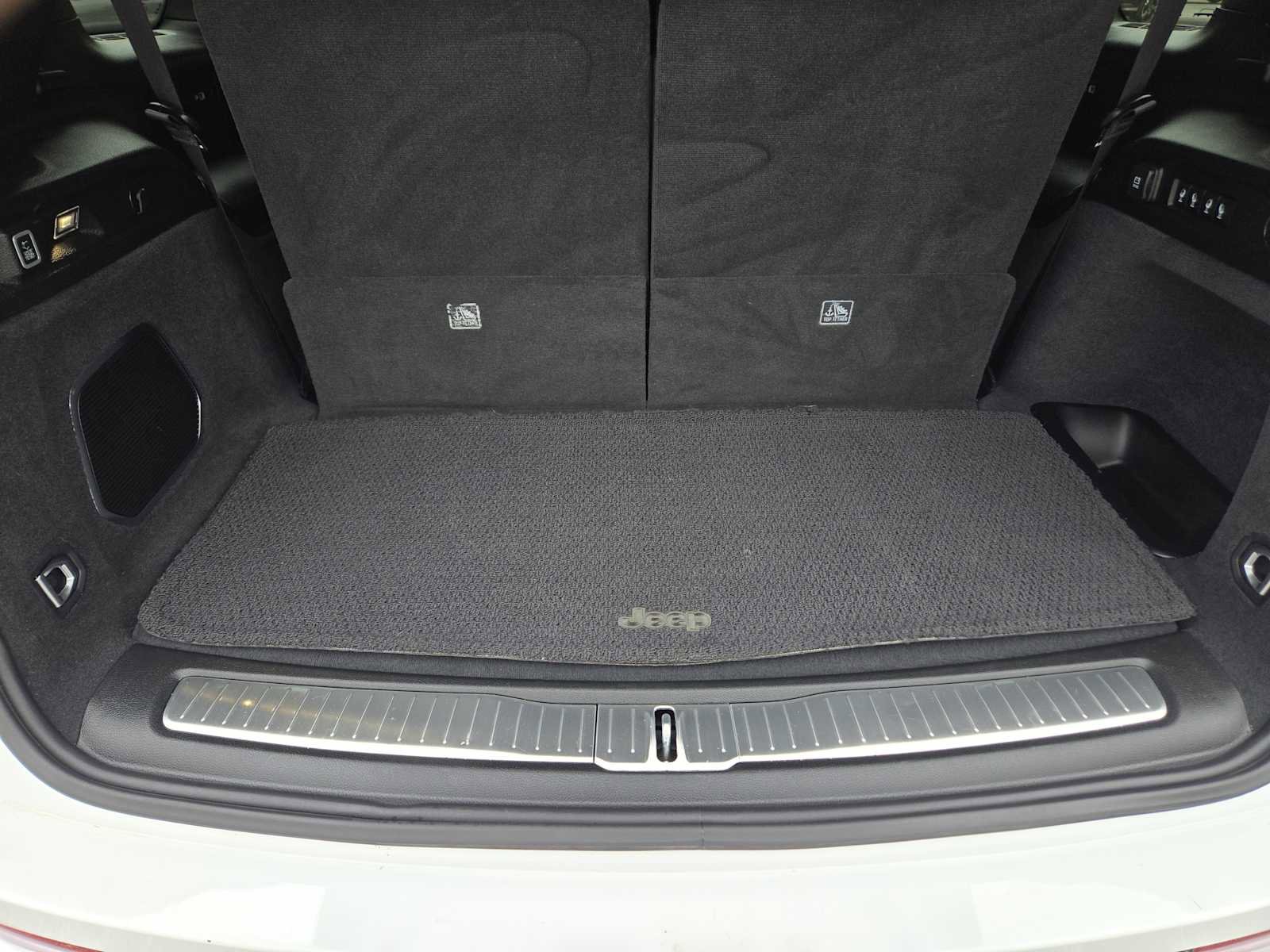 Used 2023 Jeep Grand Cherokee L Summit w/ Luxury Tech Group V image 32