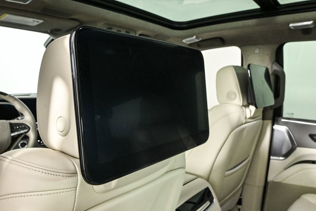 New 2024 Cadillac Escalade Sport Platinum w/ LPO, ONYX Package image 16