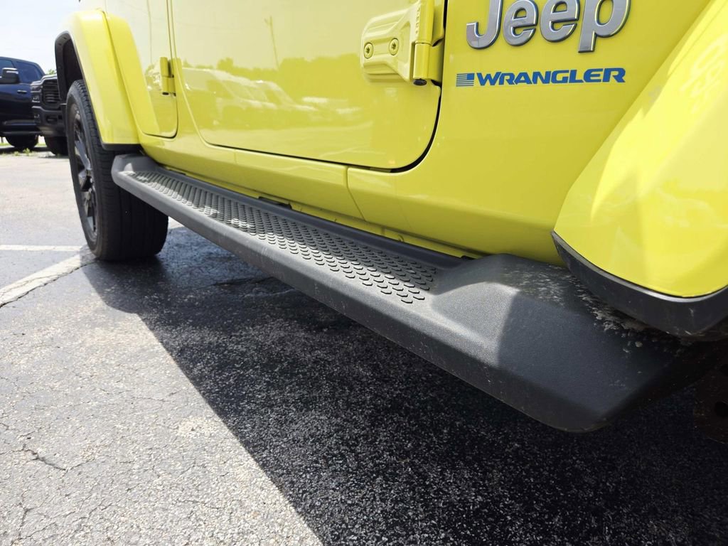 Used 2023 Jeep Wrangler Unlimited Sahara w/ Cold Weather Group AWD/4WD image 18
