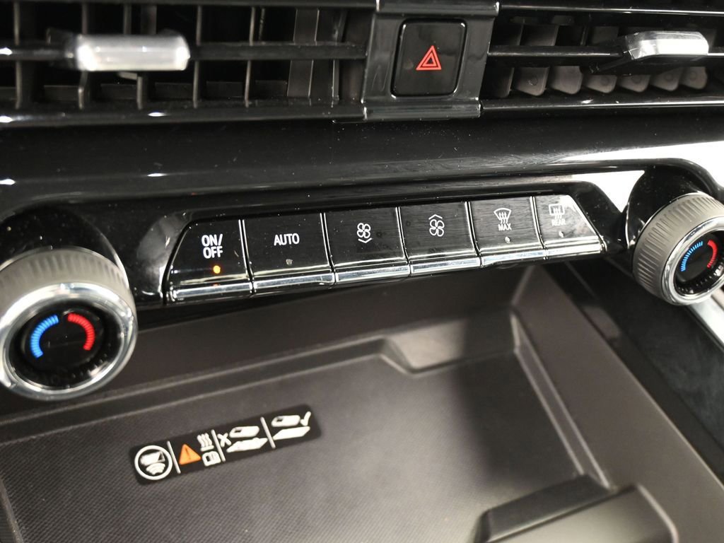 New 2025 Chevrolet Suburban Premier image 25