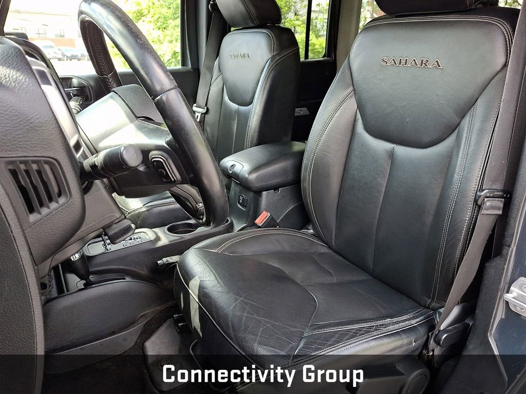 Used 2016 Jeep Wrangler Unlimited Sahara w/ Connectivity Group AWD/4WD image 13