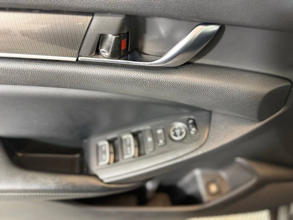 Used 2018 Honda Accord Sport image 18