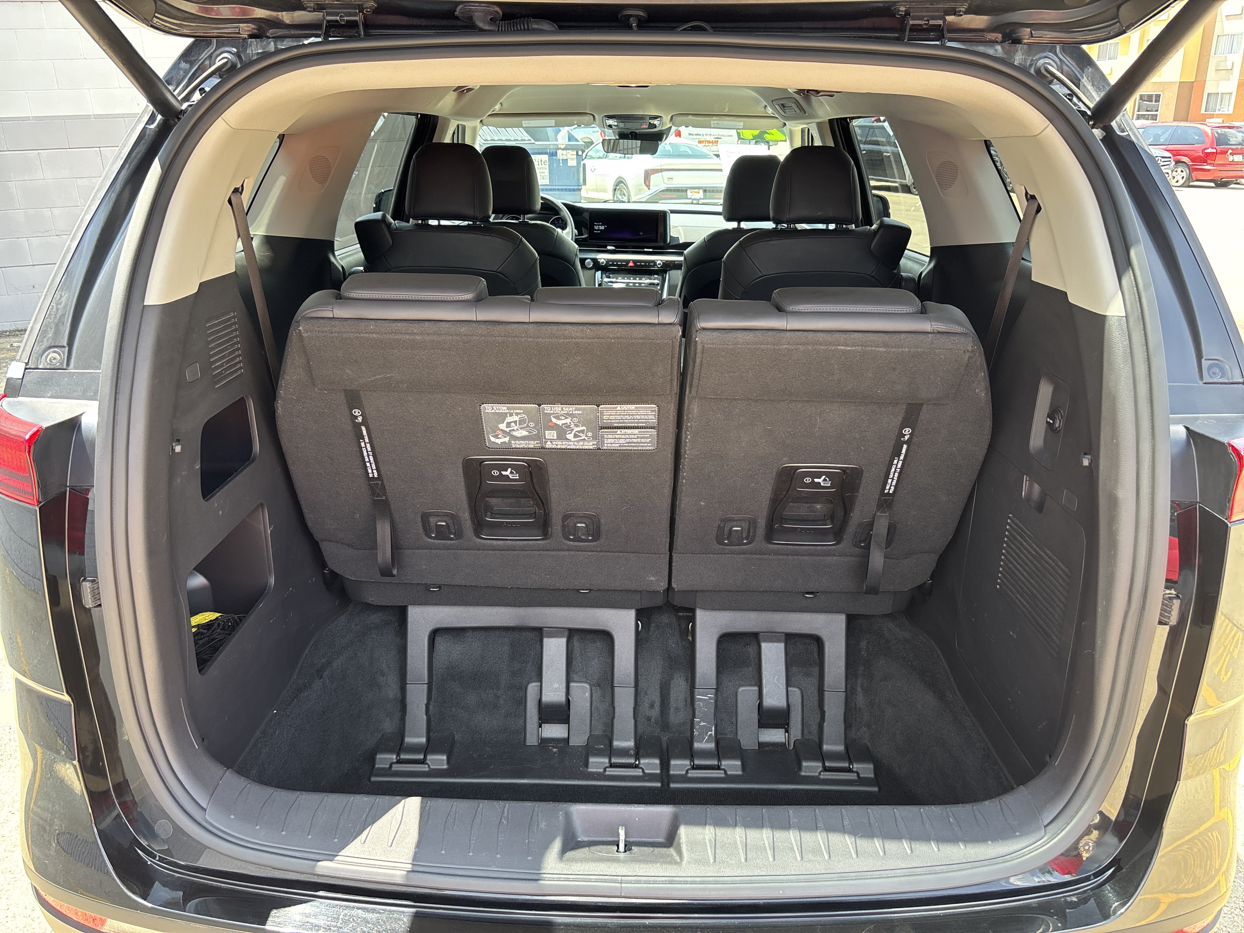 Used 2024 Kia Carnival EX FWD image 22
