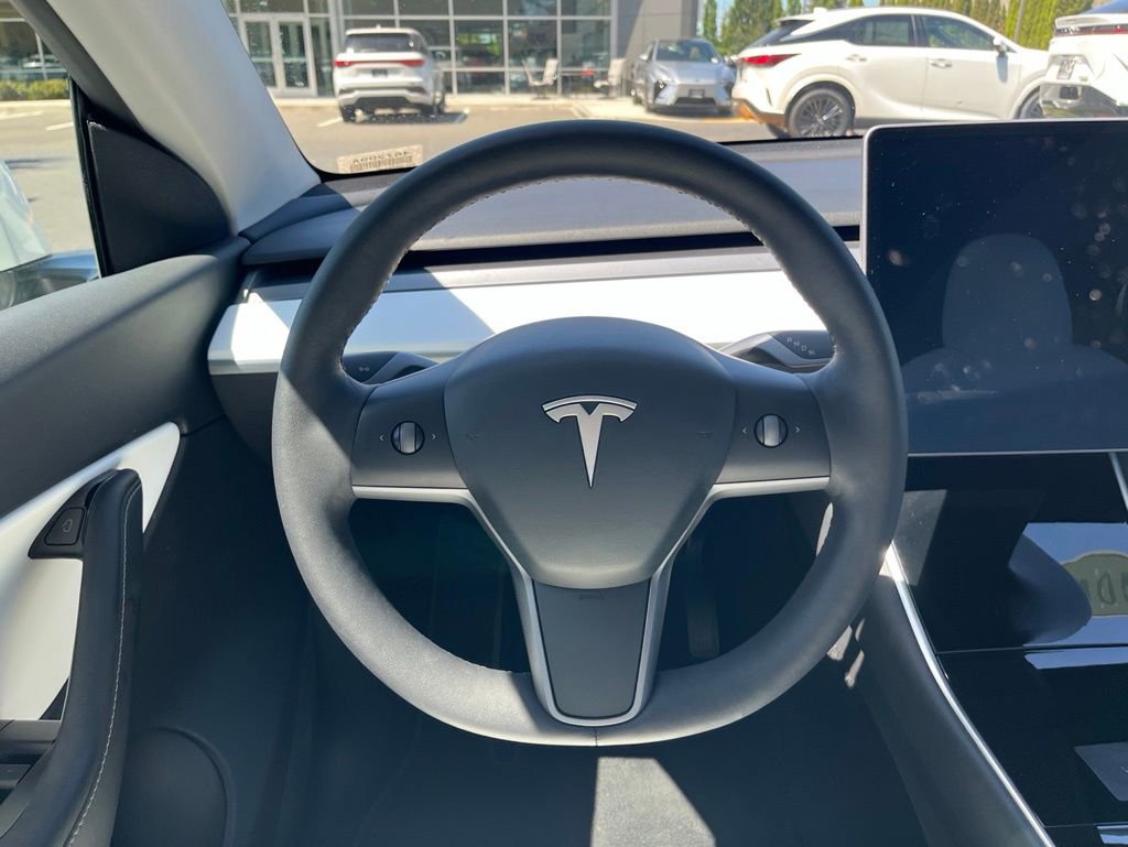 Used 2021 Tesla Model Y Long Range AWD/4WD image 21