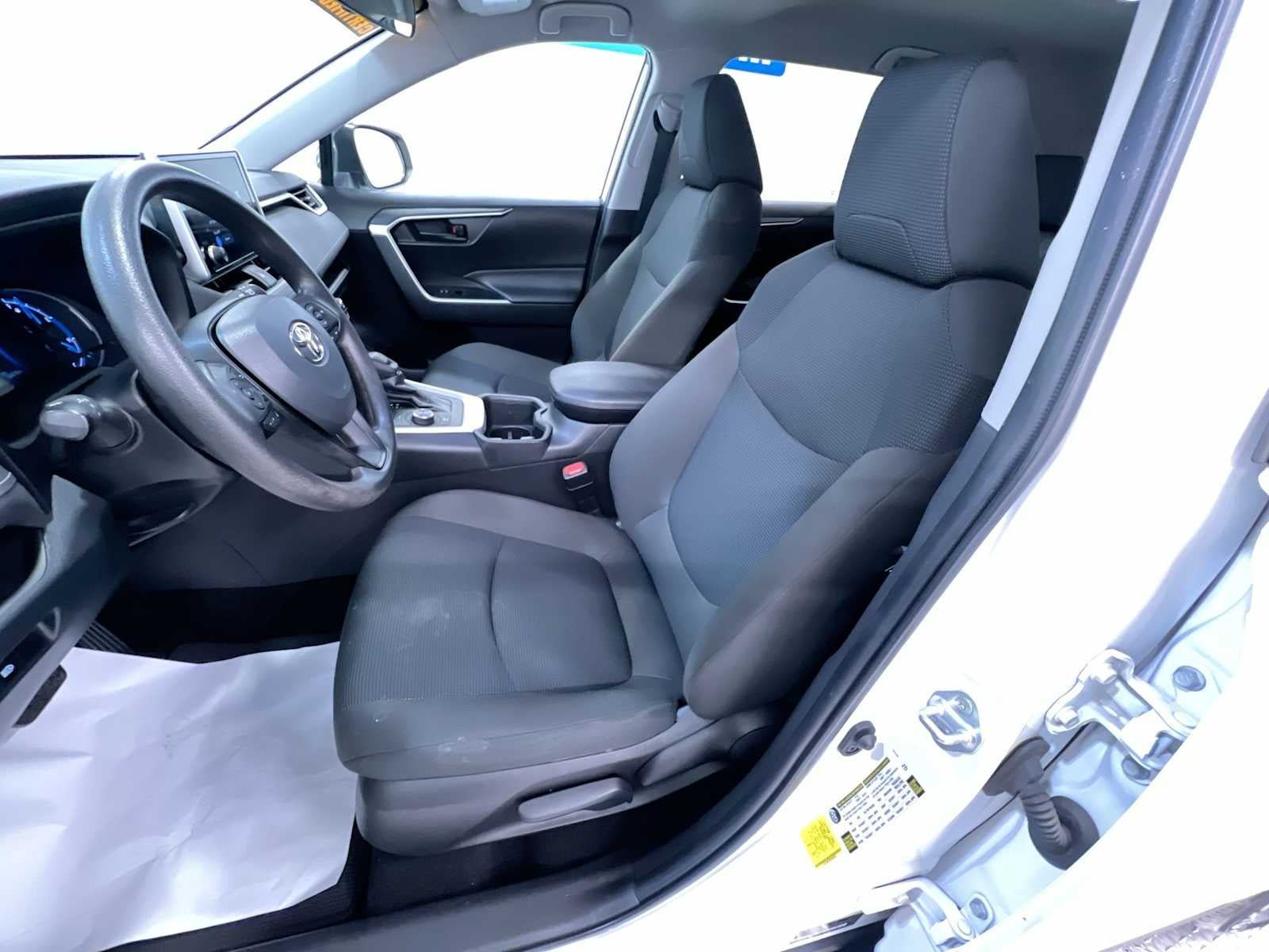 Used 2023 Toyota RAV4 LE AWD/4WD image 14