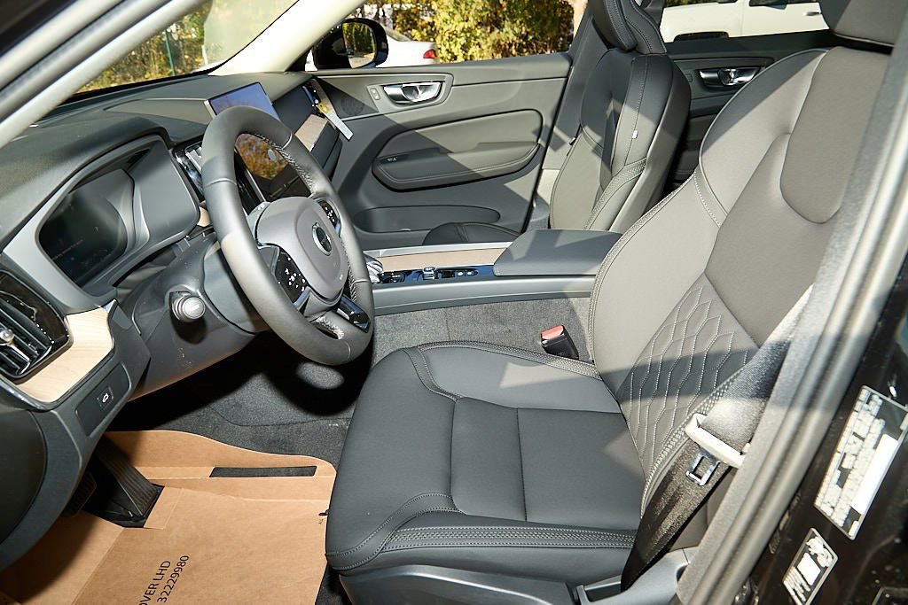 New 2026 Volvo XC60 B5 Plus w/ Protection Package Premier image 18