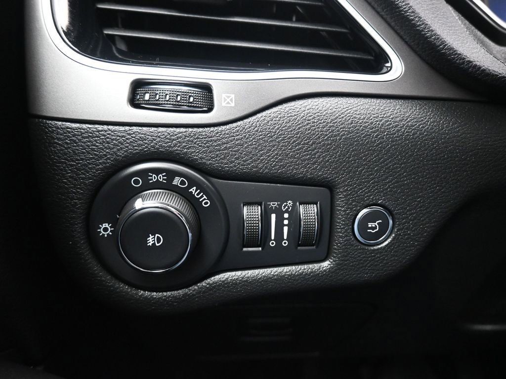 Used 2022 Jeep Cherokee Limited w/ Elite Package image 27