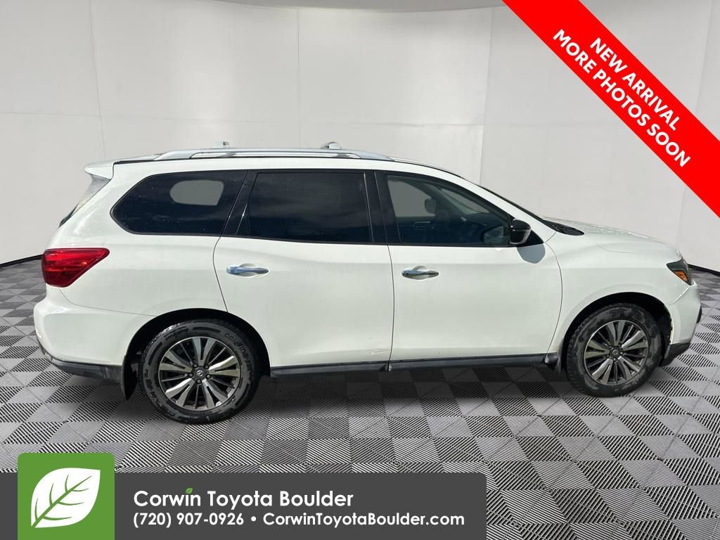Used 2017 Nissan Pathfinder S AWD/4WD image 8