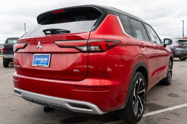 Used 2023 Mitsubishi Outlander AWD image 6