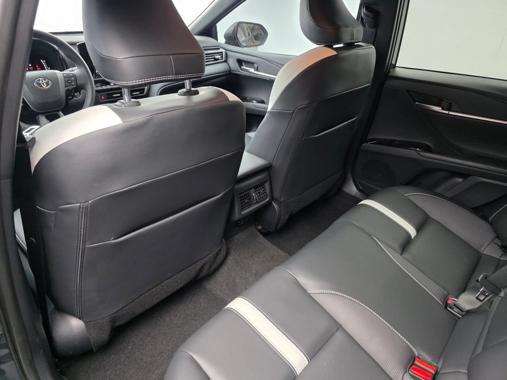 Used 2025 Toyota Camry SE FWD image 14
