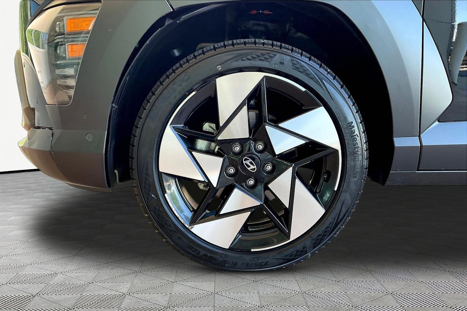 Used 2024 Hyundai Kona Limited AWD/4WD image 31