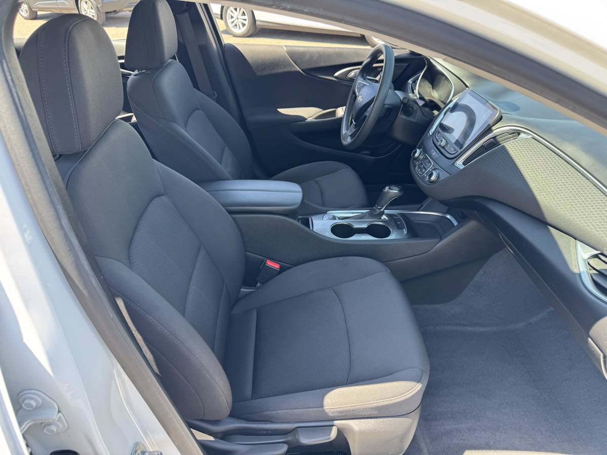 Used 2019 Chevrolet Malibu LT FWD image 13