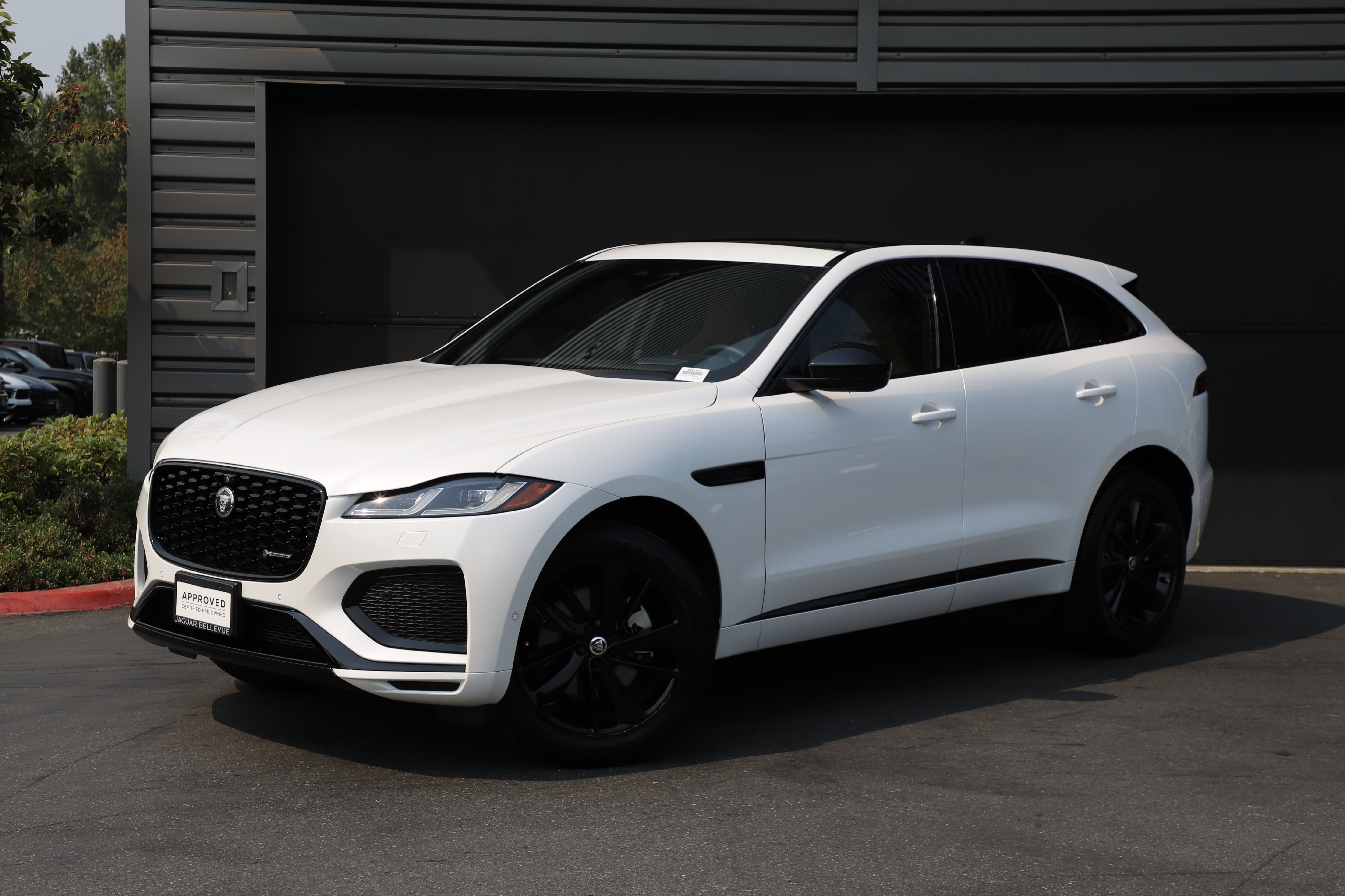 Certified 2025 Jaguar F-PACE R-Dynamic S AWD/4WD image 1