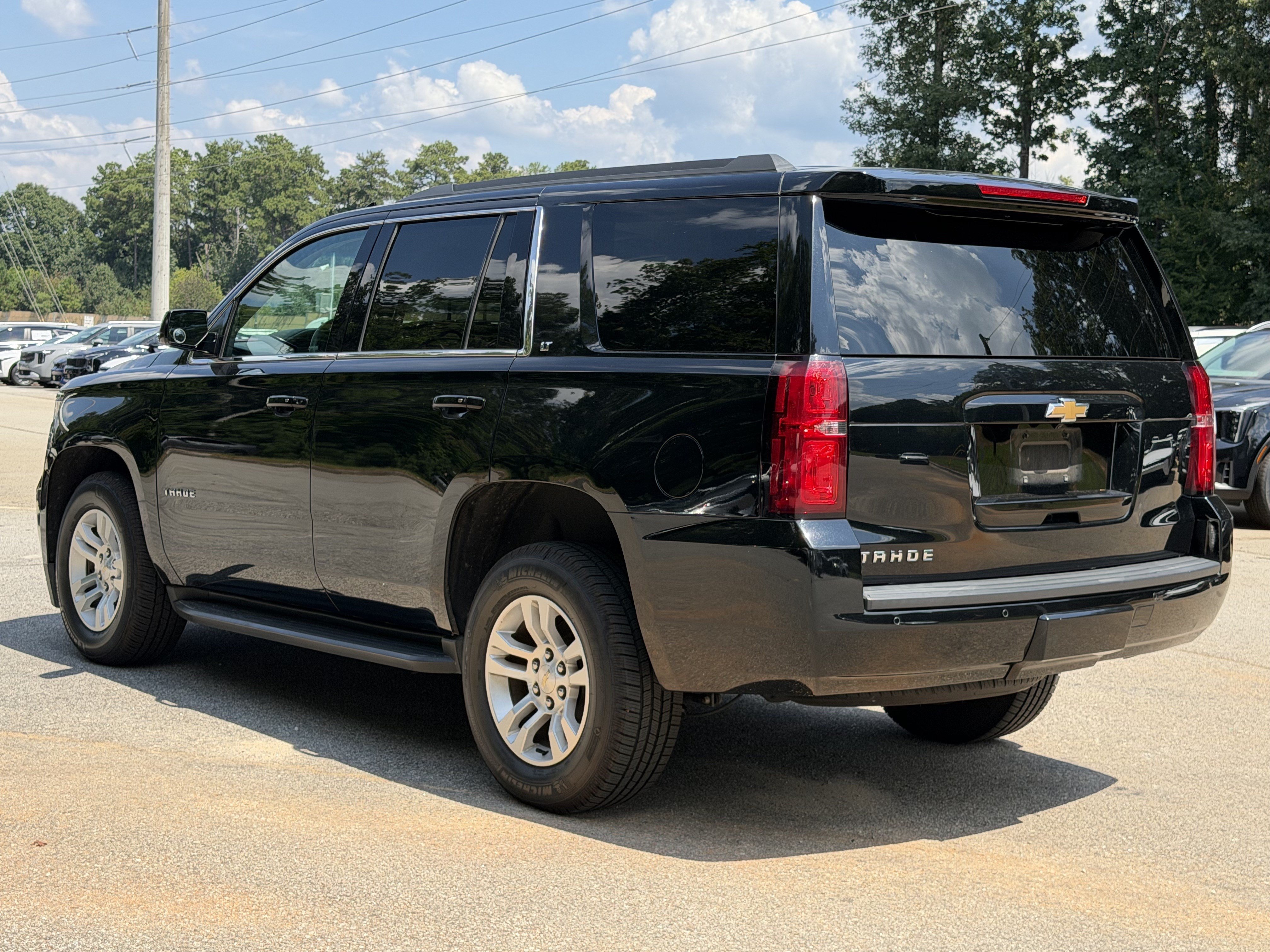 Used 2018 Chevrolet Tahoe LT w/ Luxury Package RWD image 24