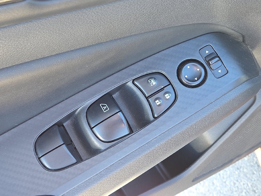Used 2025 Nissan Altima 2.5 SV FWD image 20