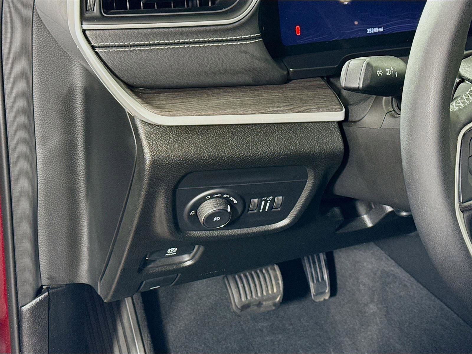 Used 2023 Jeep Grand Cherokee Limited image 4