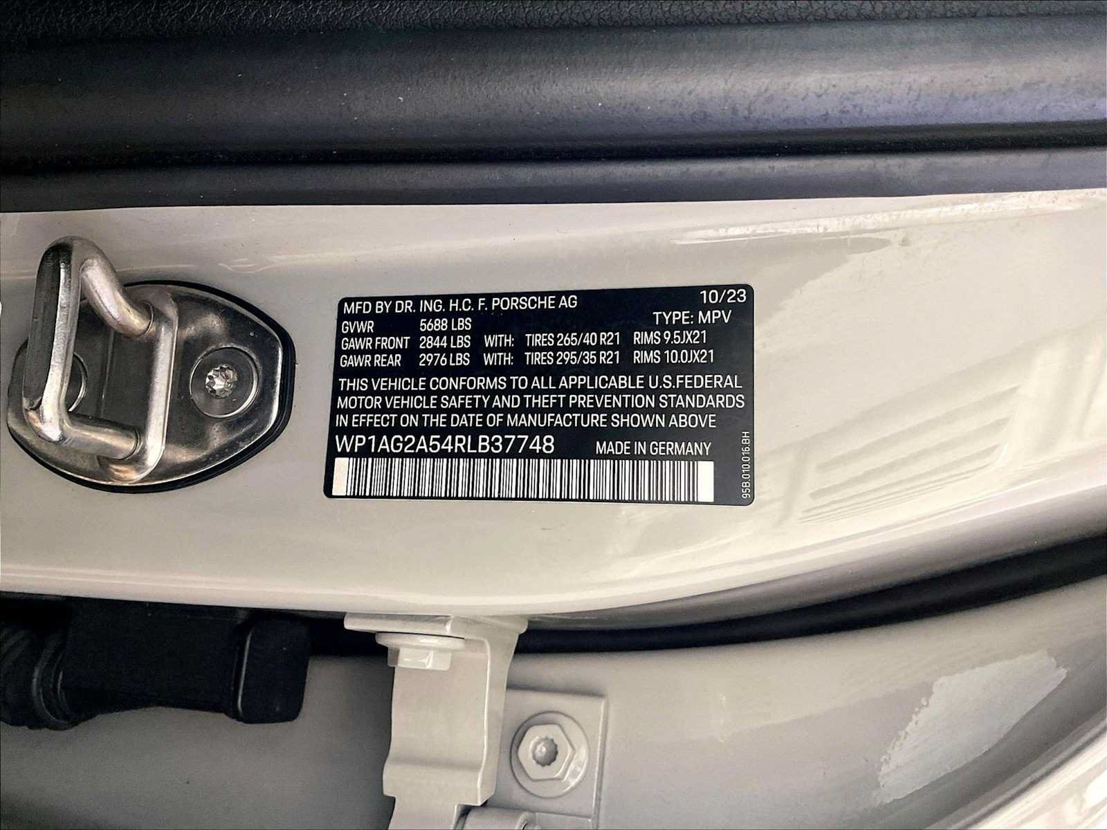 Certified 2024 Porsche Macan S AWD/4WD image 36