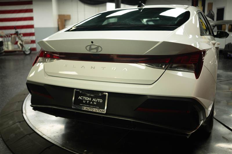 Used 2025 Hyundai Elantra SE FWD image 6
