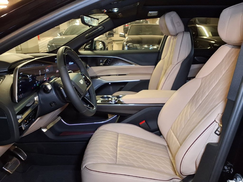 New 2026 Cadillac Lyriq Signature Luxury w/ Nappa Leather Package RWD image 15