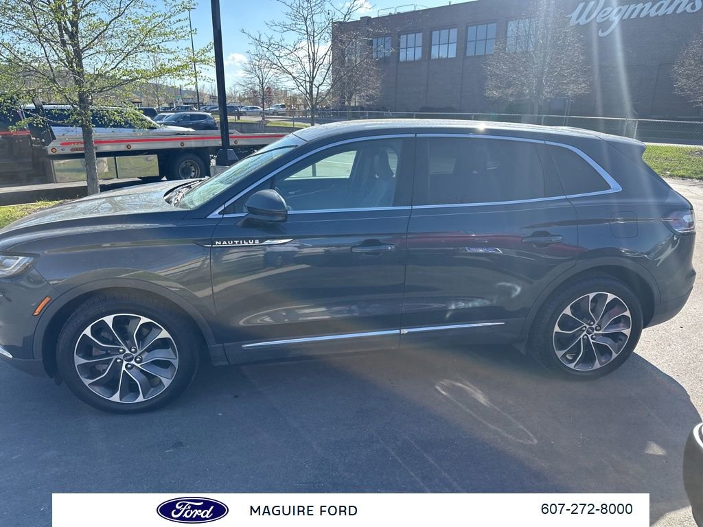 Used 2022 Lincoln Nautilus Reserve image 9