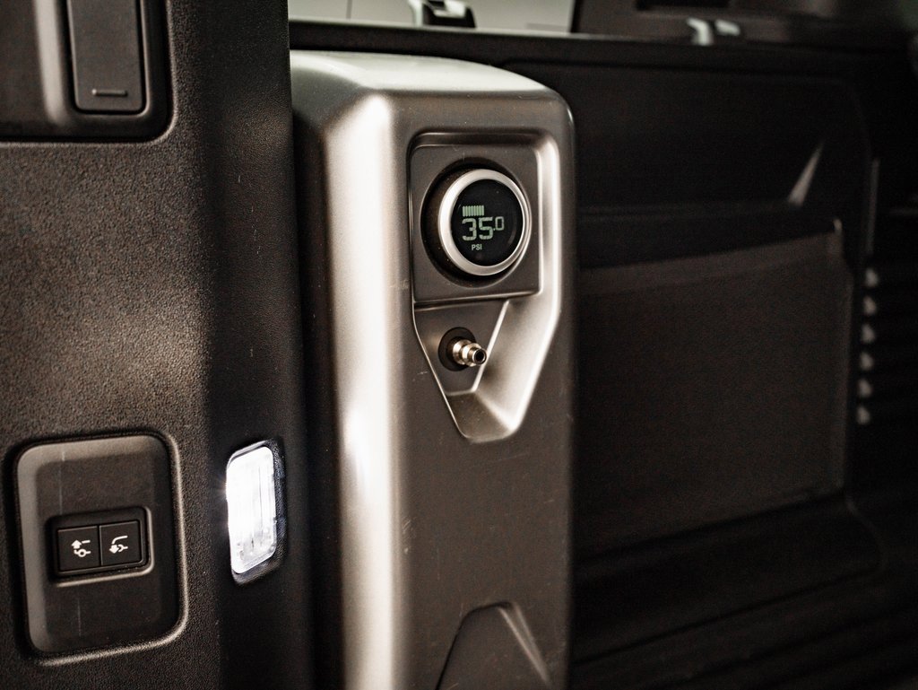 Used 2023 Land Rover Defender 110 X-Dynamic SE image 25