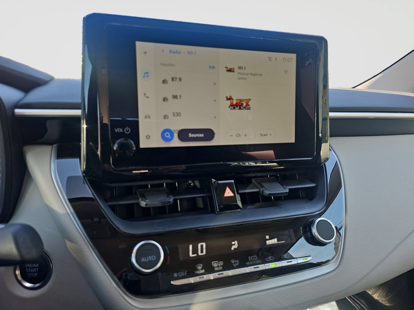 Used 2025 Toyota Corolla LE w/ Convenience Package FWD image 27