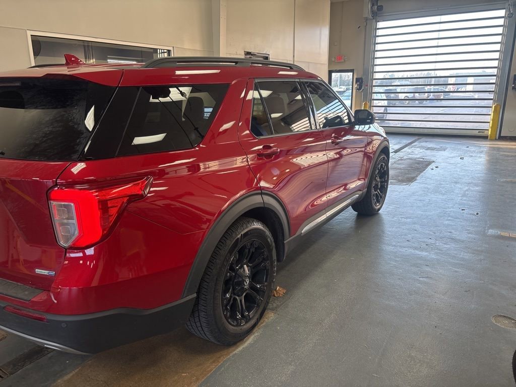 Certified 2020 Ford Explorer XLT w/ Equipment Group 202A image 4