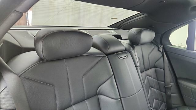 Used 2024 BMW 740i xDrive w/ Premium Package image 27