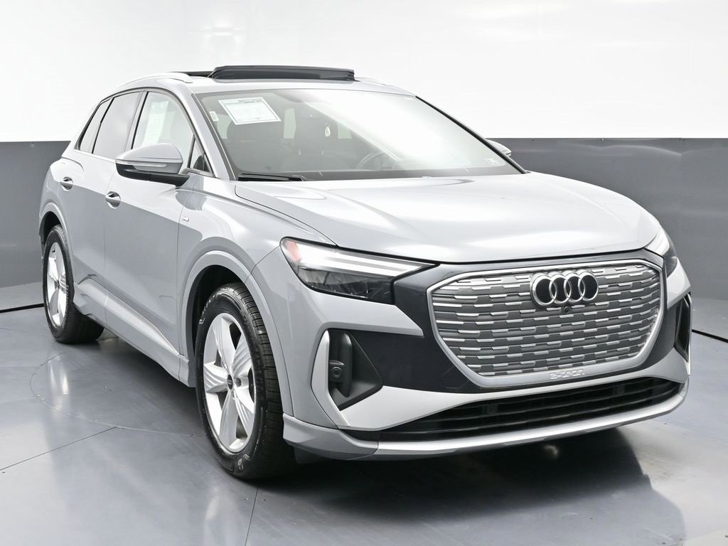 Used 2024 Audi Q4 e-tron Premium w/ Convenience Package image 3