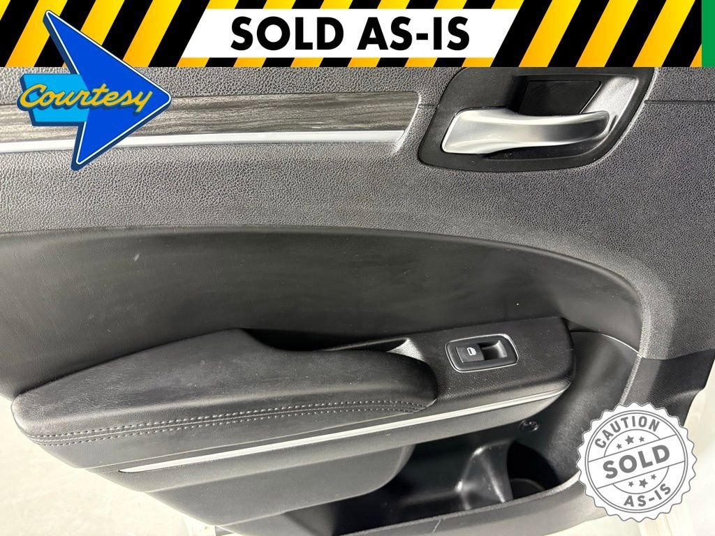 Used 2019 Chrysler 300 Touring w/ Chrome Appearance Package RWD image 34