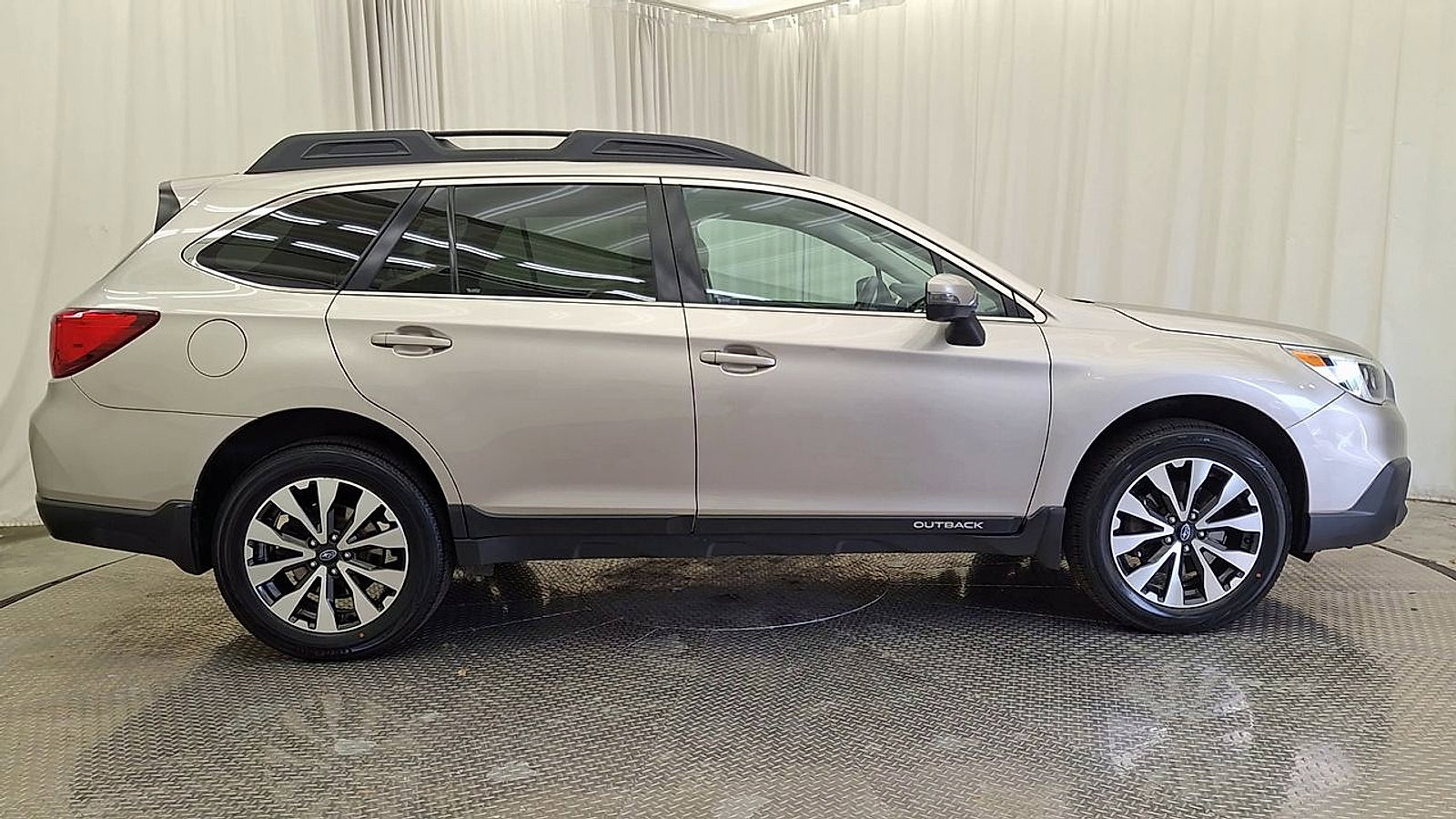 Used 2016 Subaru Outback 2.5i Limited AWD/4WD image 4