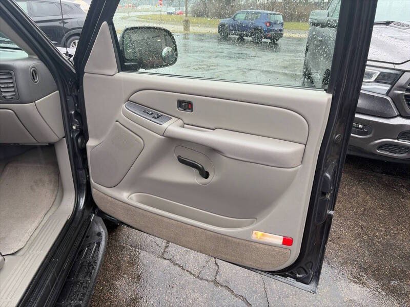 Used 2004 Chevrolet Tahoe LS RWD image 18