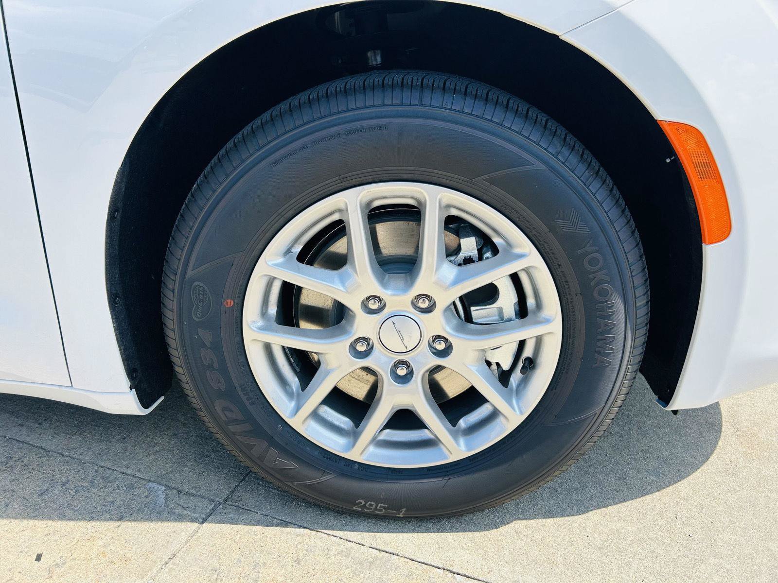 New 2027 Chrysler Pacifica LX FWD image 41