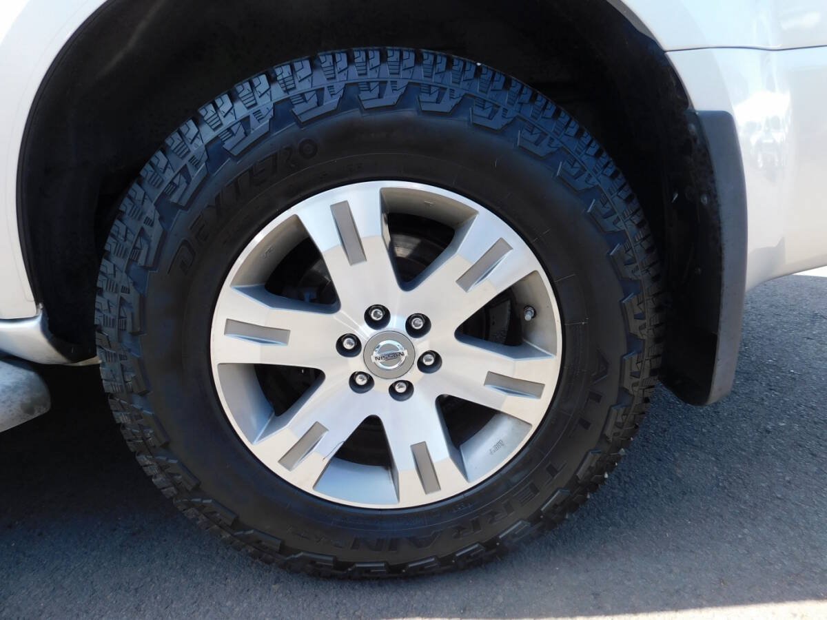 Used 2011 Nissan Pathfinder Silver AWD/4WD image 25