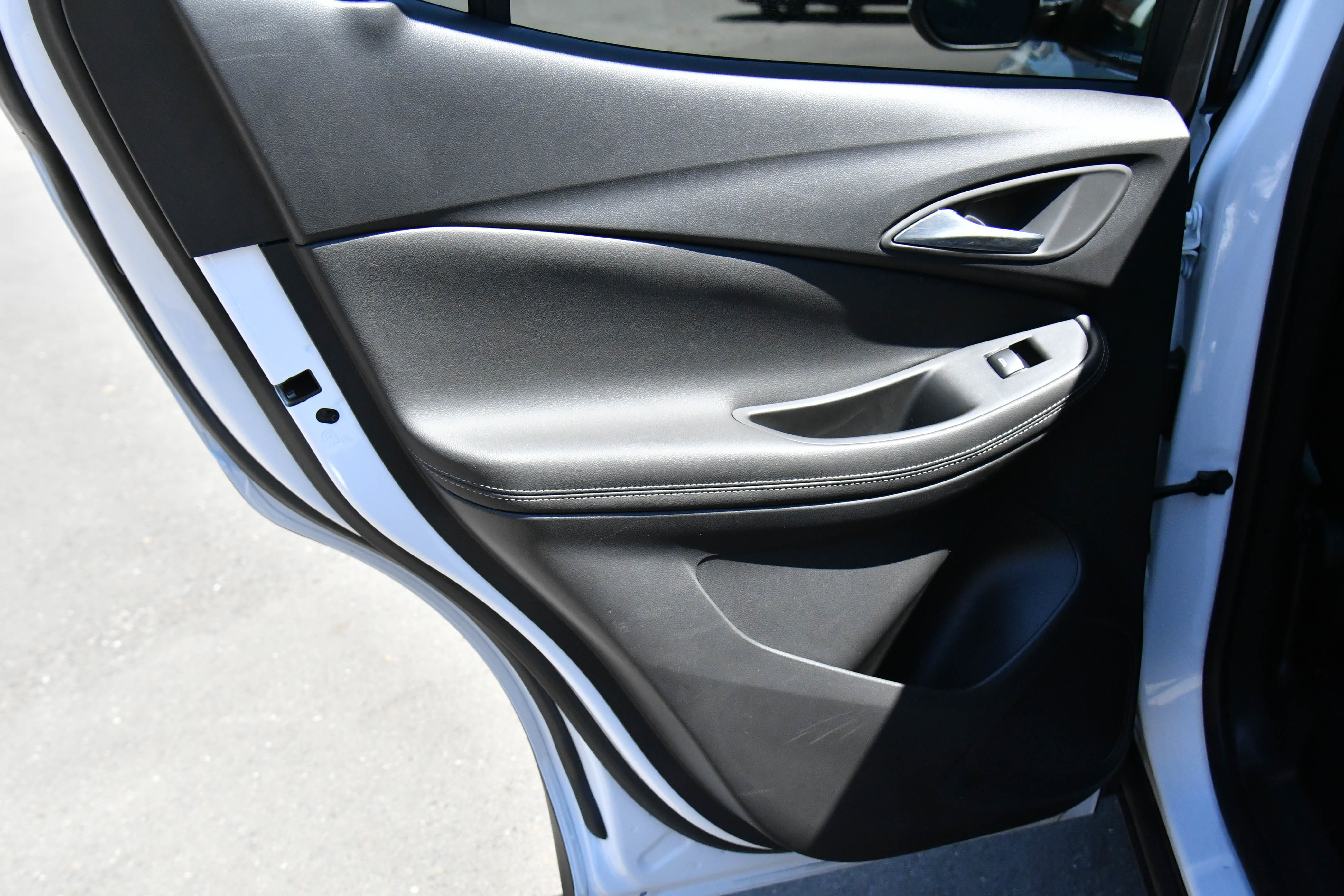 Used 2024 Buick Encore GX Preferred FWD image 32
